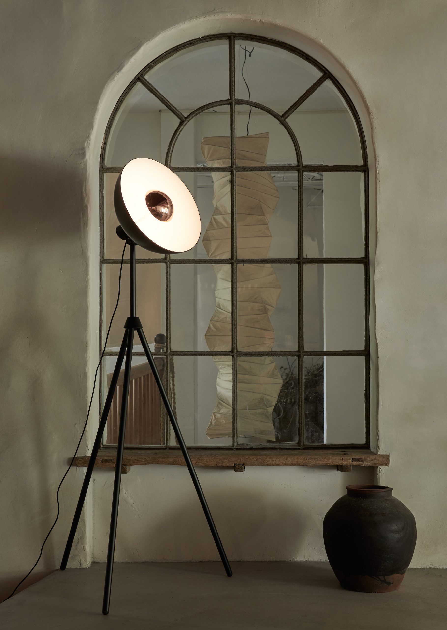 Apollo floor outlet lamp